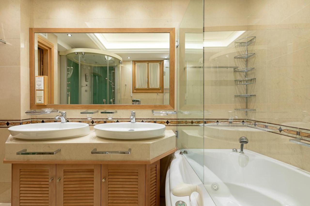 Vouliagmeni'S Elegance By Acropolis Suites Athén Kültér fotó