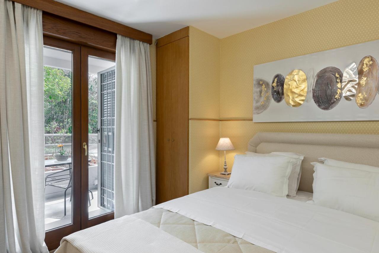Vouliagmeni'S Elegance By Acropolis Suites Athén Kültér fotó